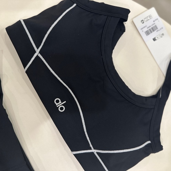 ALO Yoga Black Top with White Accents - Picture 4 of 4